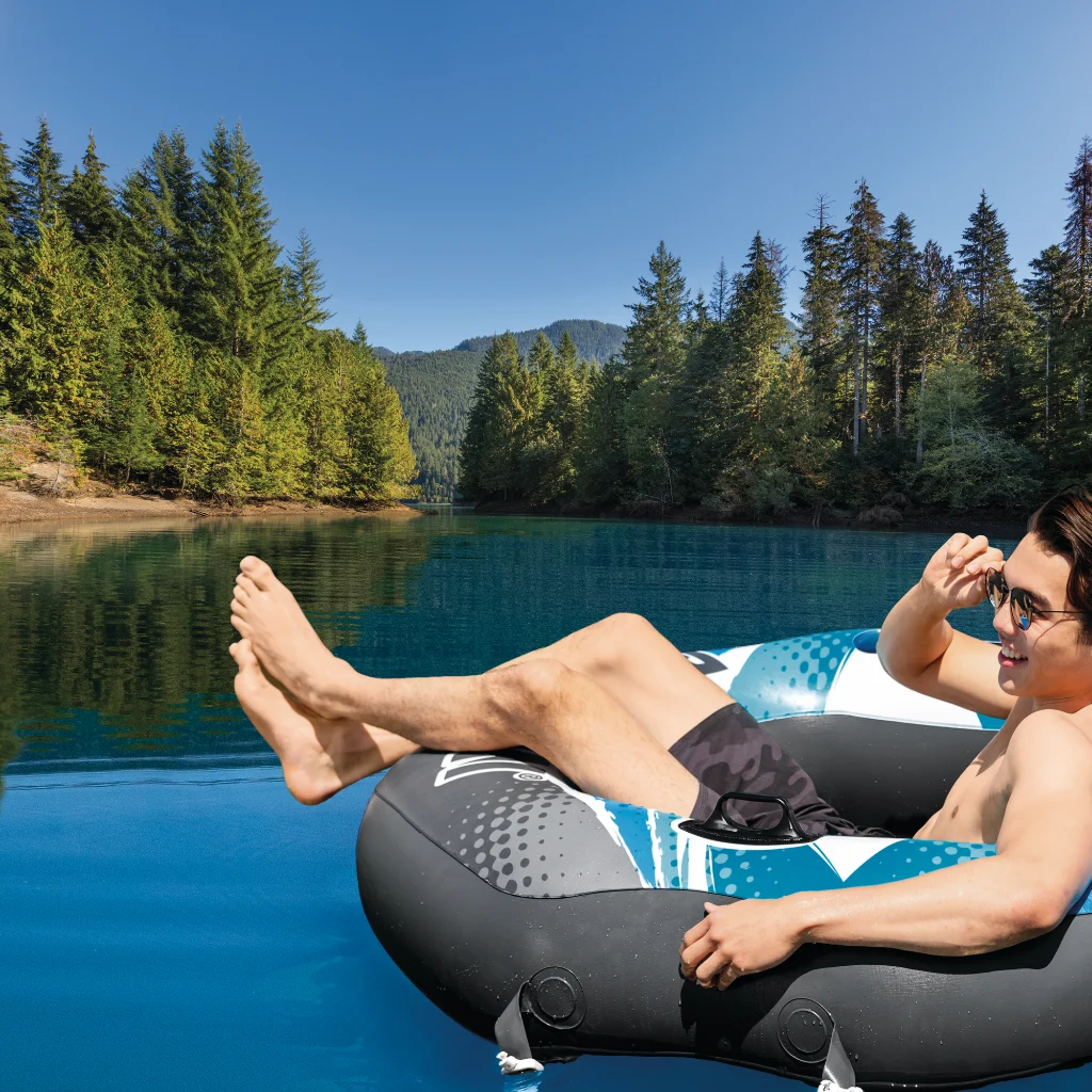River Run Connect Lounge – opuštanje na vodi s naslonom i držačem za piće